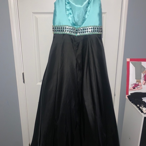 Prom dress - Picture 2 of 5